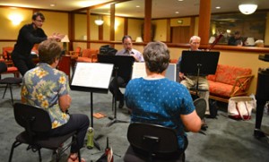Carey Bell coaching a chamber group of local amateur musicians during the Community of Music Makers event. 